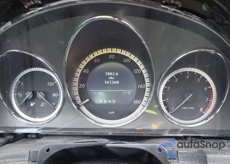 2011 Mercedes-Benz C 300 Luxury/Sport z USA, uszkodzony, nr VIN WDDGF5EB3BA433786